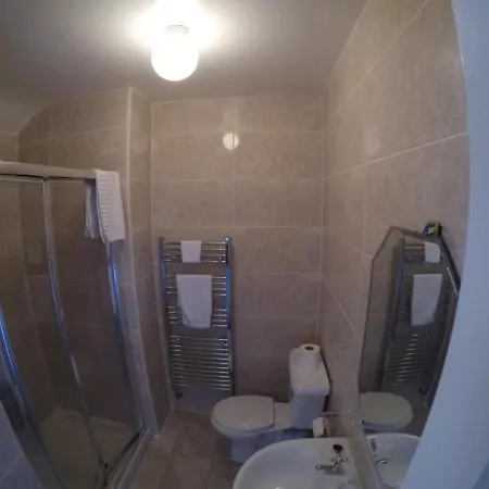 The Seaview Tavern מלון 3*